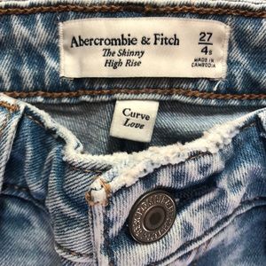 These Abercrombie & Fitch jeans are brand new with tags ,great condition !
